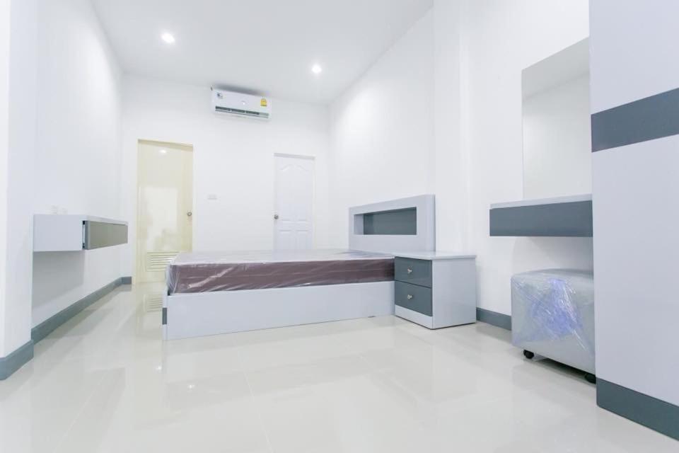 K&K Apartment Bang Phli Bagian luar foto